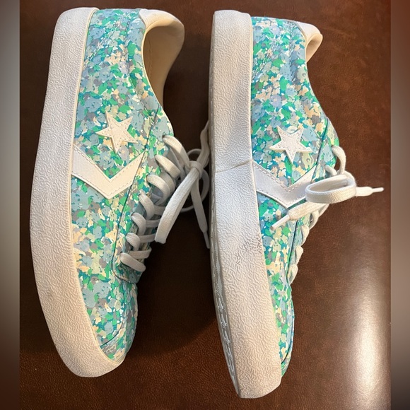 Converse Shoes - Picture 4 of 9